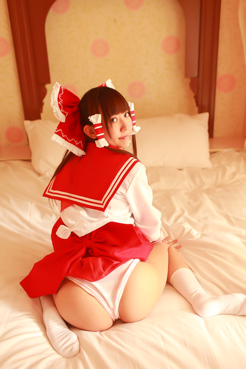 [Cosplay] Reimu Hakurei with dildo and toys - Touhou Project Cosplay